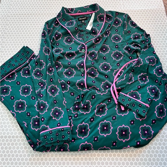 Room Service Other - NWT Teal Floral-Print Pajama Set with Pink Piping Size XL